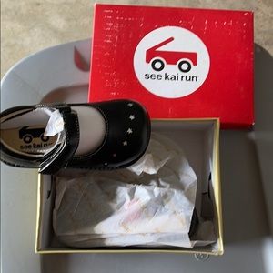 Little girls size 7 Mary Jane shoes